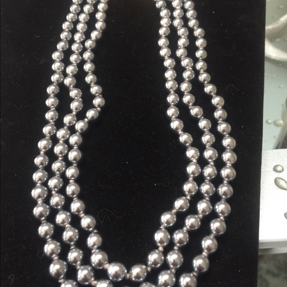 Kenneth Lane 3 strand grey pearl like necklace, - Picture 1 of 2